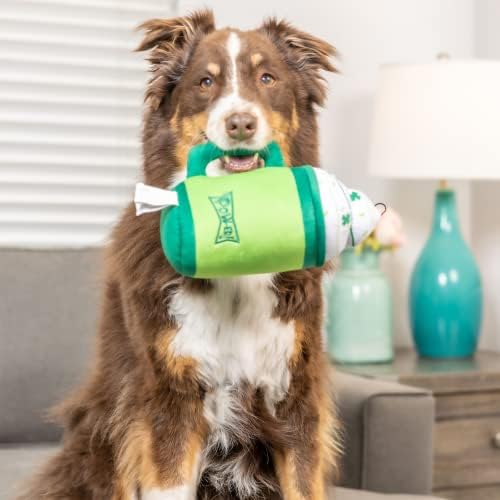 Huxley & Kent לכלבים | גור מזל אירי לאטה | יום סנט פטריקס צעצוע כלבים מצחיק | צעצוע של כלב כוח פלאש עם חריק | מתנת כלבים | כיף, עמיד ובטוח | צעצוע כלבים חורק של H&K